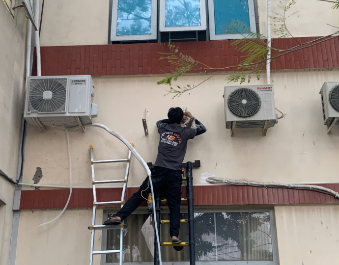  VỆ SINH MÁY LẠNH ÂM TRẦN